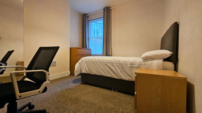 Great Room- Close to Transport Main Photo