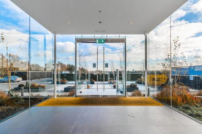 Impressive studio apartment in Stratford! Main Photo