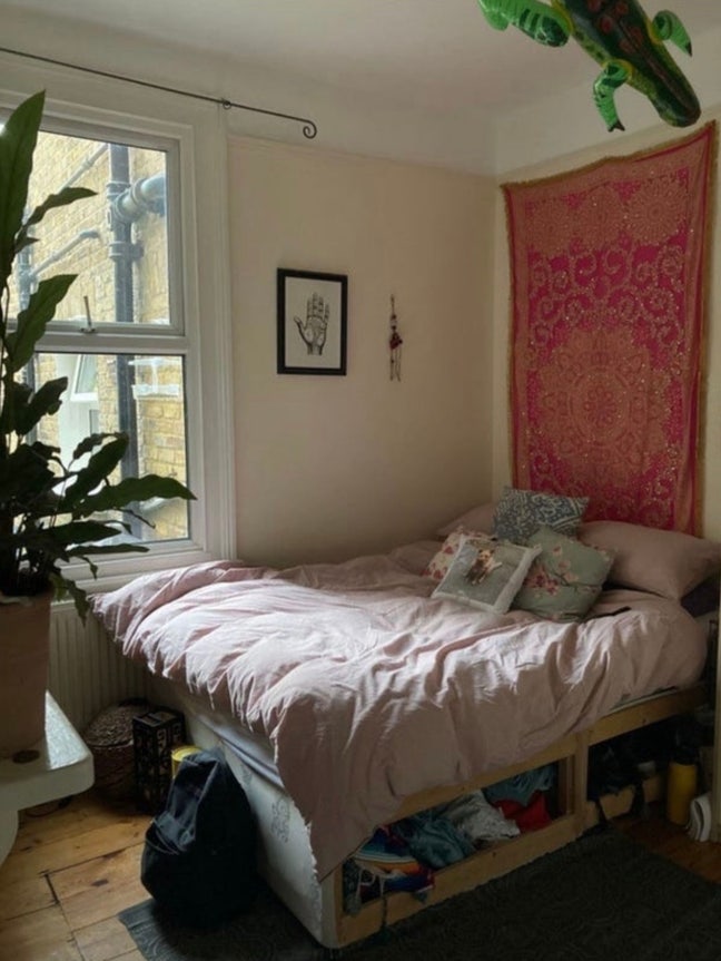 Lovely room in 3 bedroom Spacious House flatshare Main Photo