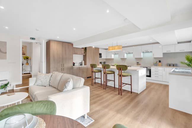 Zero Deposit | Luxury - All Ensuite | All Bills  Main Photo