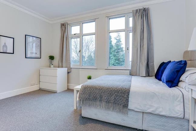 Spacious Room in Ealing Common Main Photo