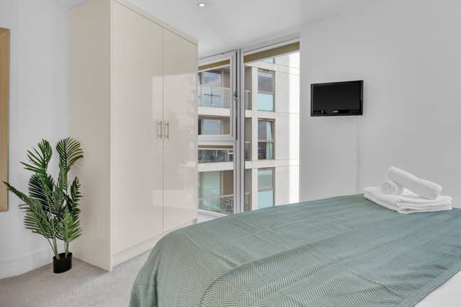 Mesmerizing One Bed at Canary Wharf Main Photo