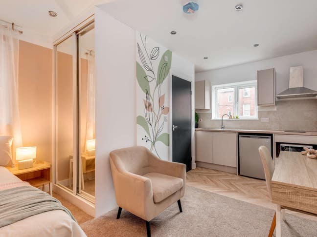 Modern En Suite in Beautiful Welsh Streets Home Main Photo