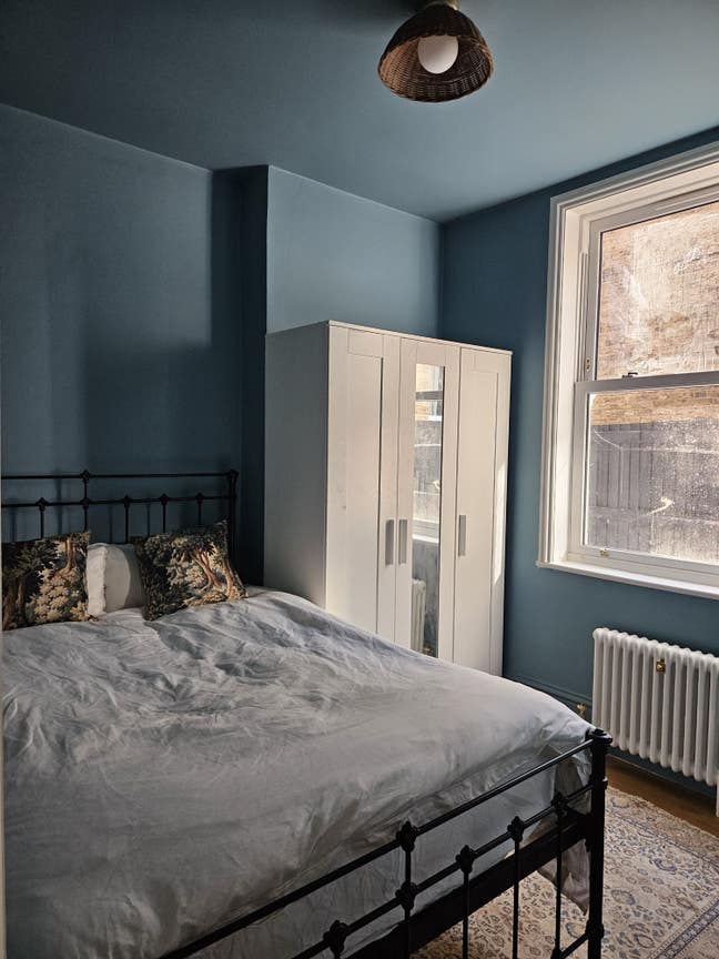 Beautiful room in a garden flat Main Photo