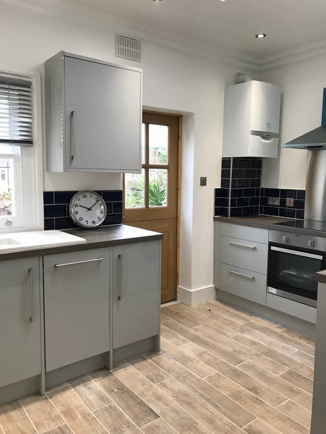 Stunning spacious extra large double room with ens Main Photo