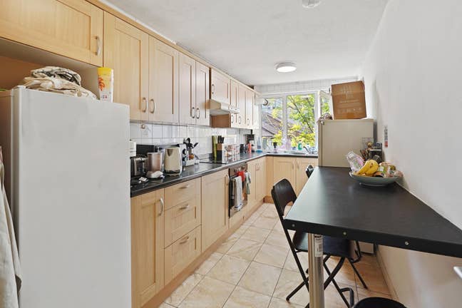 Large 5 bedroom flat! Main Photo