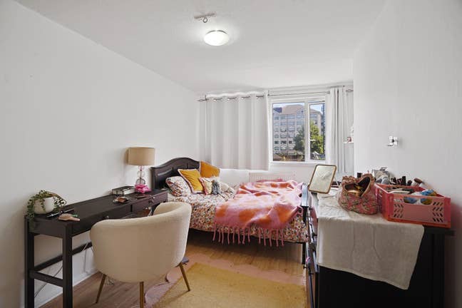 Large 5 bedroom flat! Main Photo