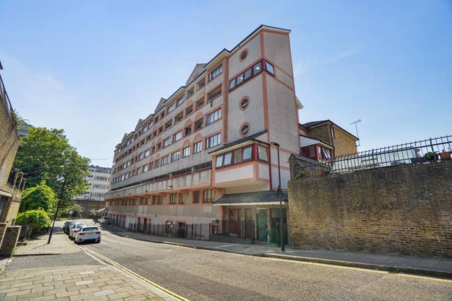 Large 5 bedroom flat! Main Photo