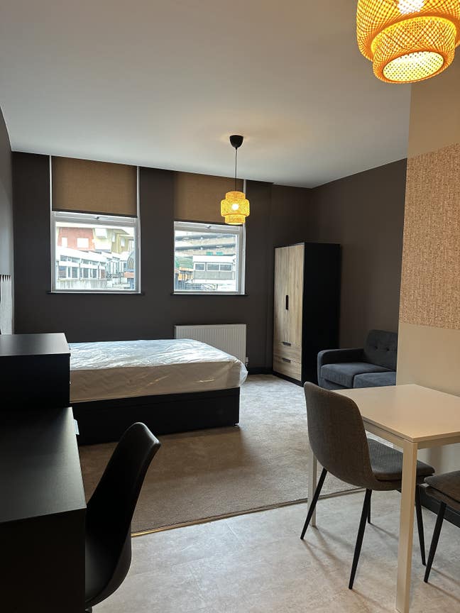 Ultra Modern Suites - Wakefield - WF1 Main Photo