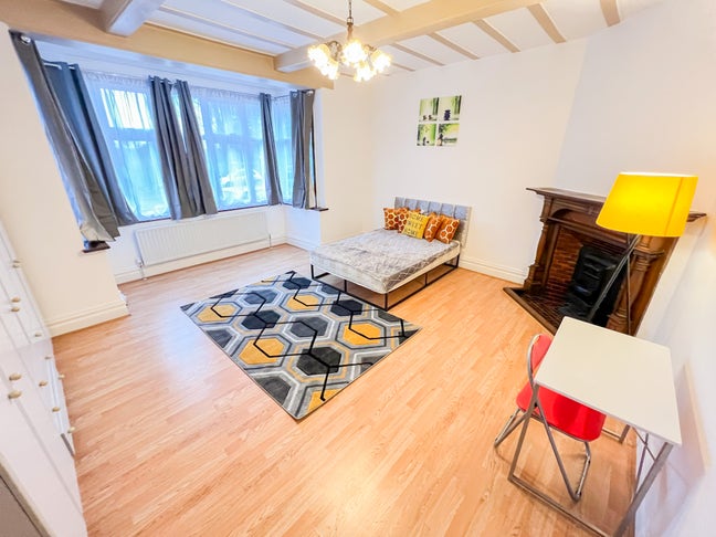 Spacious Double Room in Hendon Central Main Photo