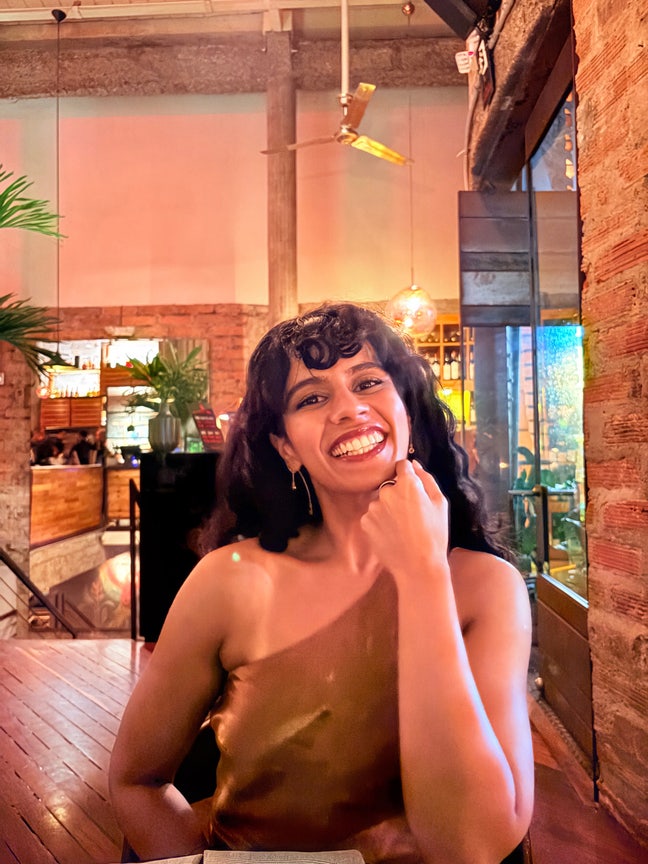 Professional Female seeks a double room  Main Photo