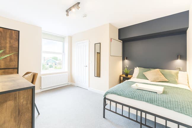 📍Brand New ENSUITE with Driveway📍 Main Photo