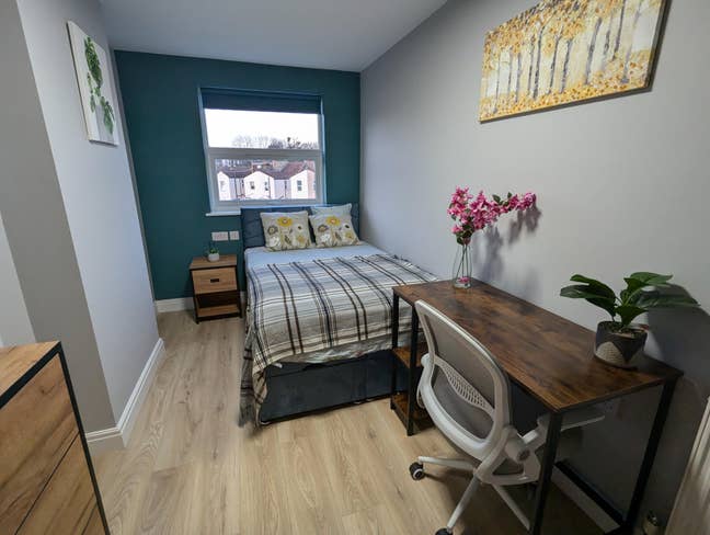 Double Off-suite Free WIFI/Cleaner (SM1 2RT) Main Photo