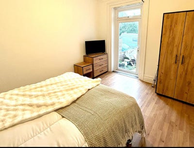 Modern Single Room Near Salisbury Centre Main Photo