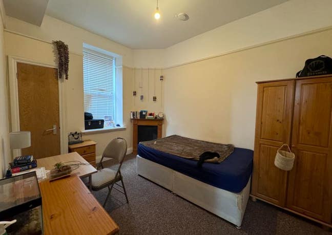 1 room in a house share (3 bed house).  Main Photo