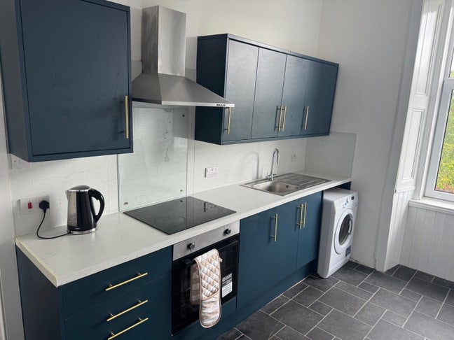 Large Double Room – West End, Greenock Main Photo