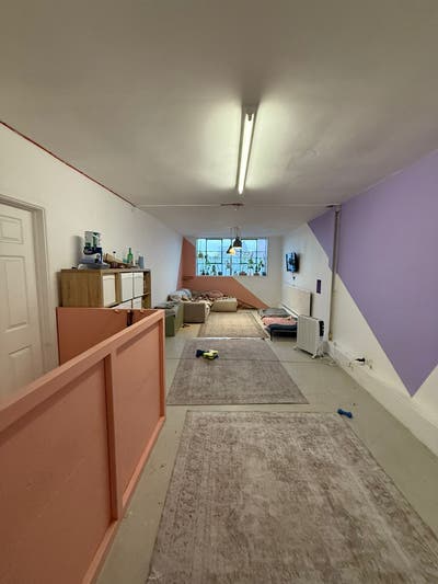 1 large live/work room in creative Studios  Main Photo