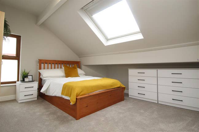 Ensuite Room Available -Stunning House in LS13  Main Photo