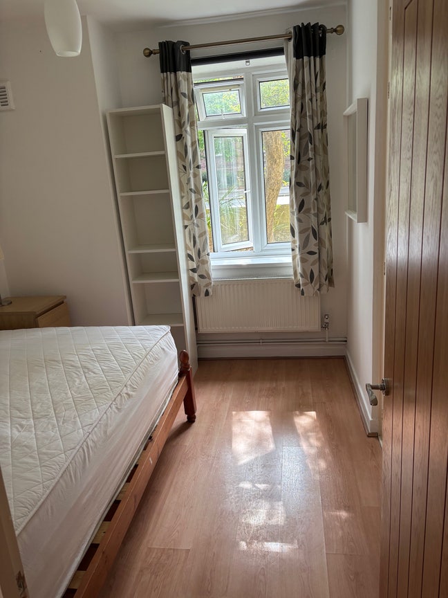 3 Bed Flat Share in SW2 Professional Clean Main Photo
