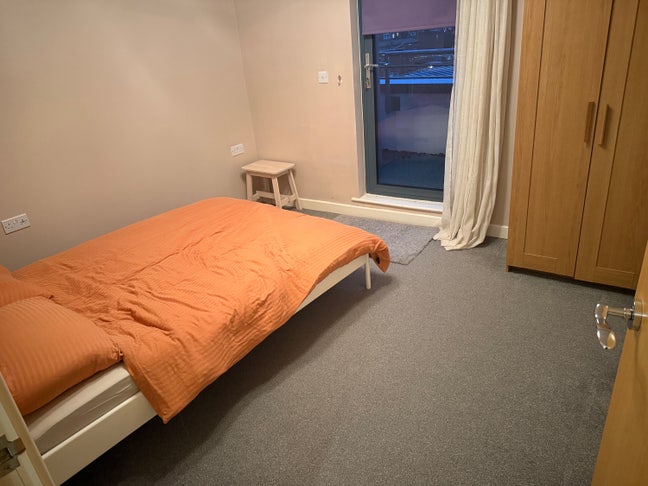 Double Room available in spacious two bedroom Flat Main Photo