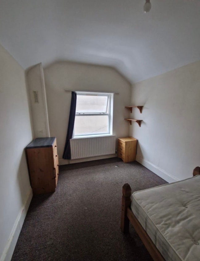 Looking for a friendly female housemate Main Photo