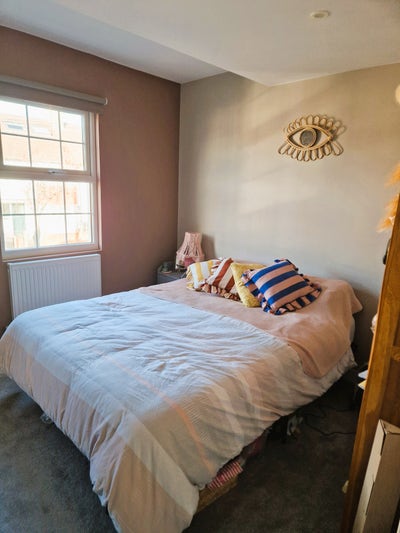 Double room, office/studio and private bathroom Main Photo