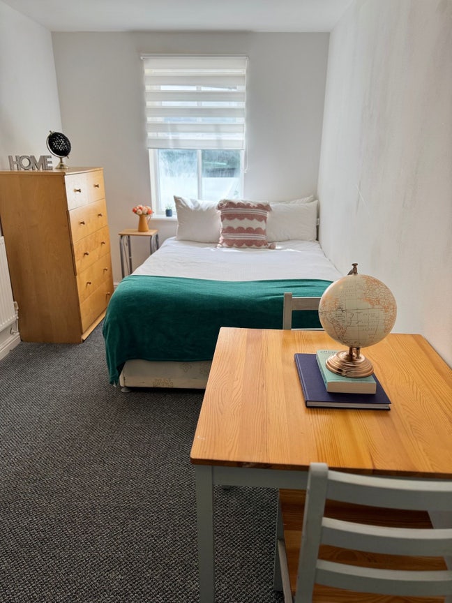 Amazing En-Suite in Preston Road Main Photo