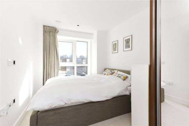 Luxury 2 Bed, 2 Bath Flat on Ealing Broadway, W5 Main Photo