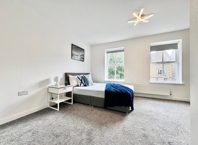 Stunning En-suite in Preston Road Main Photo