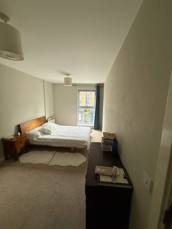 Spacious En-Suite Room Available in Battersea Main Photo