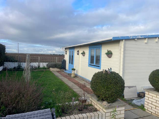 Cozy Cabin for Rent in Birchington Main Photo
