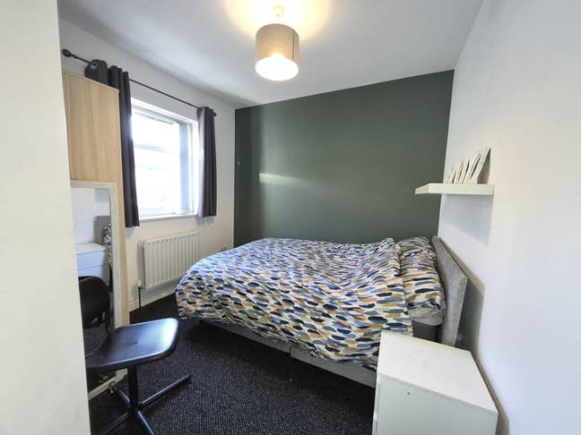 Beautiful Property - Broadway Main Photo