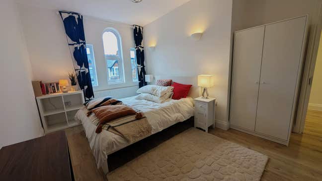 Refined Double Rooms in Prime Ealing W52LA Main Photo