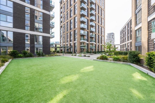 SW11 Battersea 2b2b modern flat Main Photo