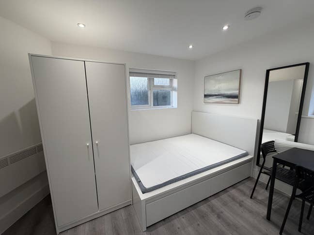 Modern Studios available in Dartford. Main Photo