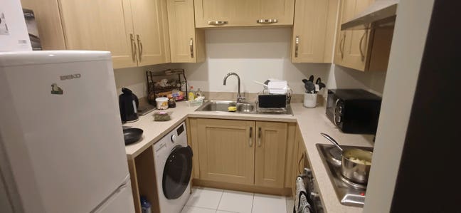 Spacious Double Bedroom flat with Garage Main Photo