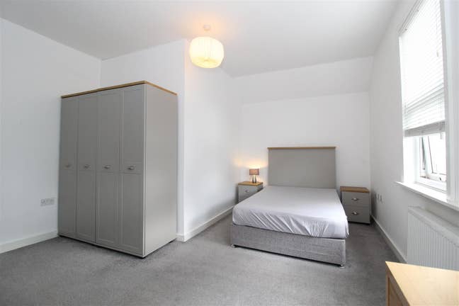 An immaculately presented bedroom in LS5 Main Photo