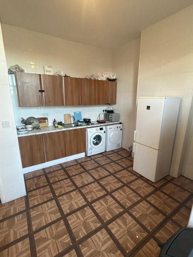 Large Double rooms available  Main Photo