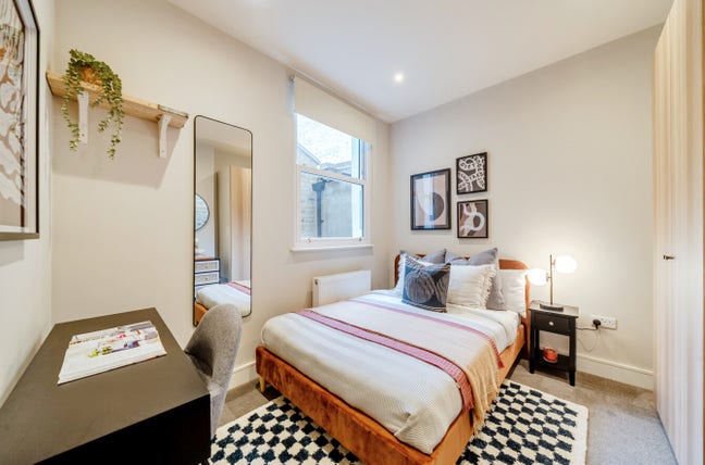 Newly Refurbished 4 Rooms by Brockwell Park! Main Photo