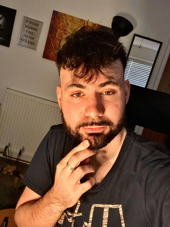 Male, 23, looking for a room to rent Main Photo