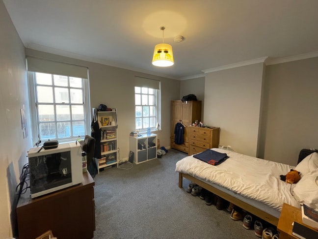 Spacious Double Bedroom on the Canongate Main Photo