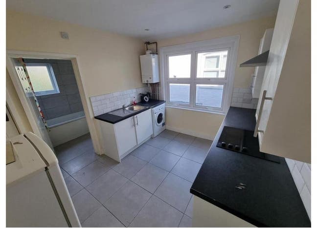 Double room available in Tooting Broadway  Main Photo