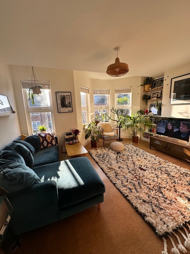 Double room, own bathroom - sunny flat w garden Main Photo