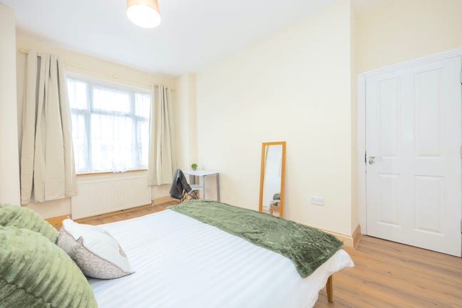 HUGE Double in a Social Household! Main Photo