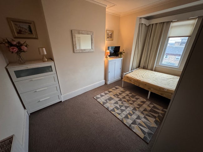 Beautiful Double Room* Woodgrange Drive Main Photo