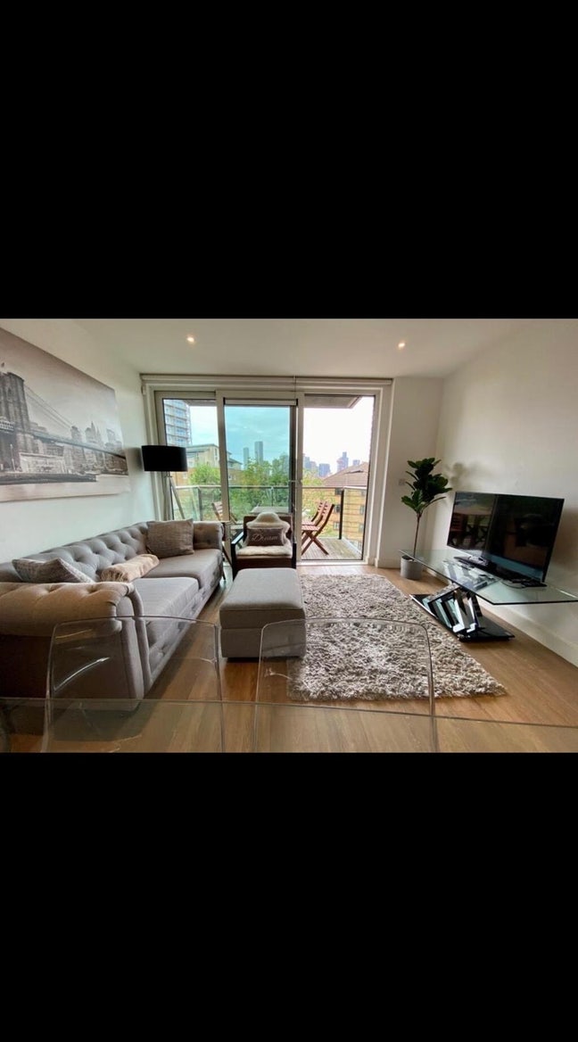 Modern en-suite available - Dec move in!  Main Photo