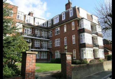 ⭐ Double Room in Creative, Sociable 2-Bed Flat ⭐ Main Photo