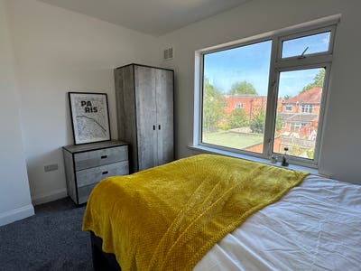Stunning Bedroom. Bills Included. Weekly Cleaning Main Photo