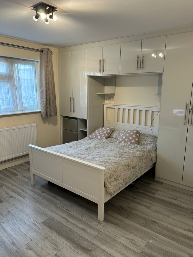 Like new en-suite room available  Main Photo