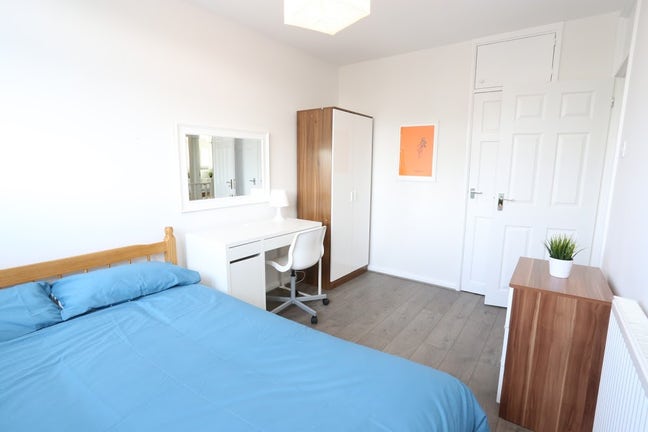 Spacious double-Lounge-Diner-Walk to Canary Wharf Main Photo